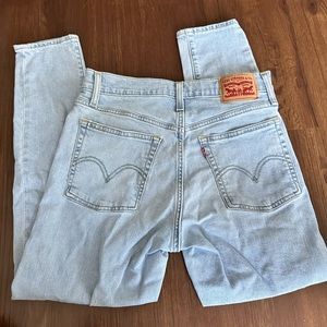 Levi’s wedgie skinny jeans light wash size 28
